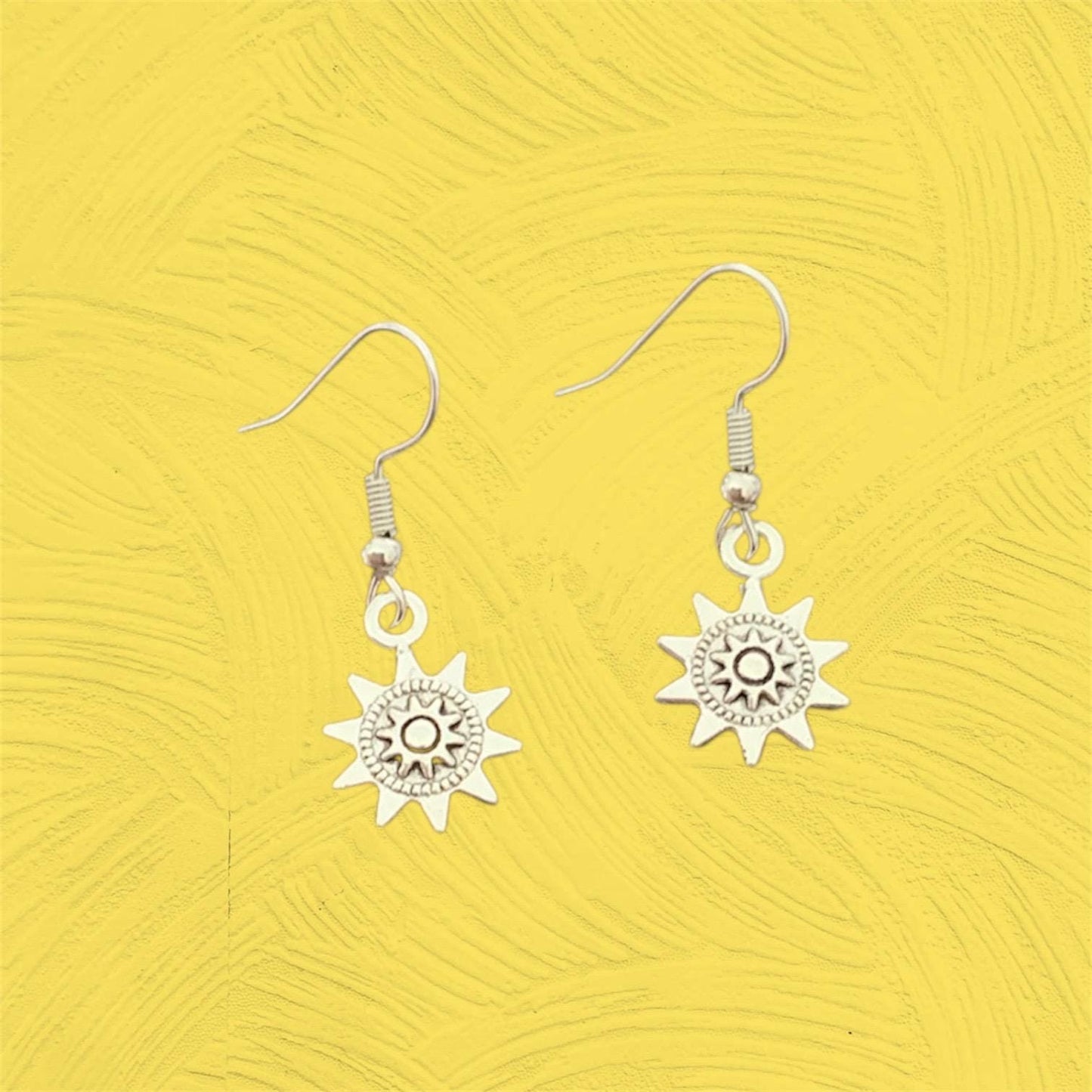 Mini sun earrings