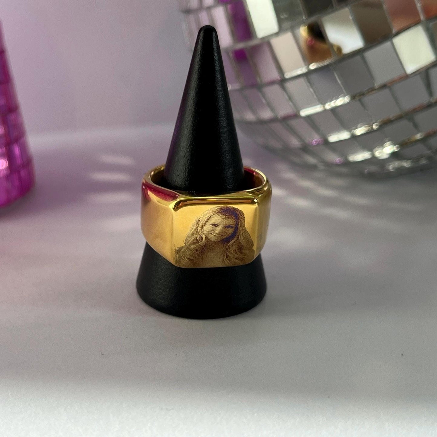 Nikki Grahame statement ring